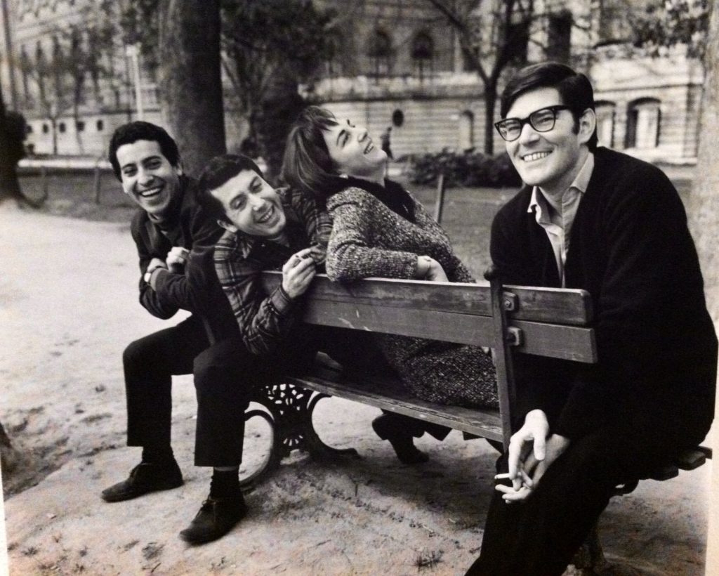 Víctor Jara, Sergio Zapata, Bruna Contreras y Alejandro Sieveking. 1965. Fotografía de Luis Poirot.